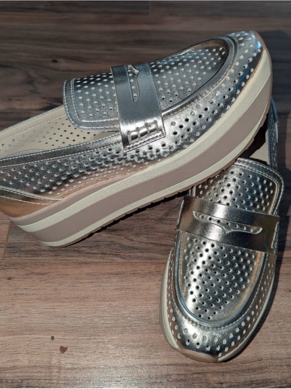 Dolce Vita Janine Perf Gold Metallic Loafer Women's Size 8.